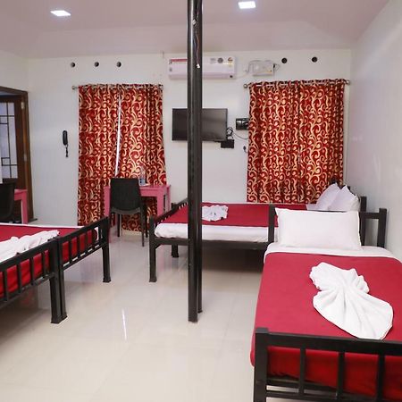 Pavithram Residency Bed & Breakfast Колам Екстериор снимка