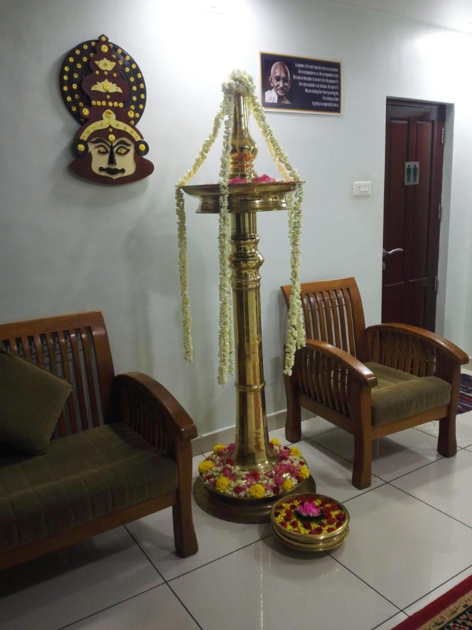 Pavithram Residency Bed & Breakfast Колам Екстериор снимка