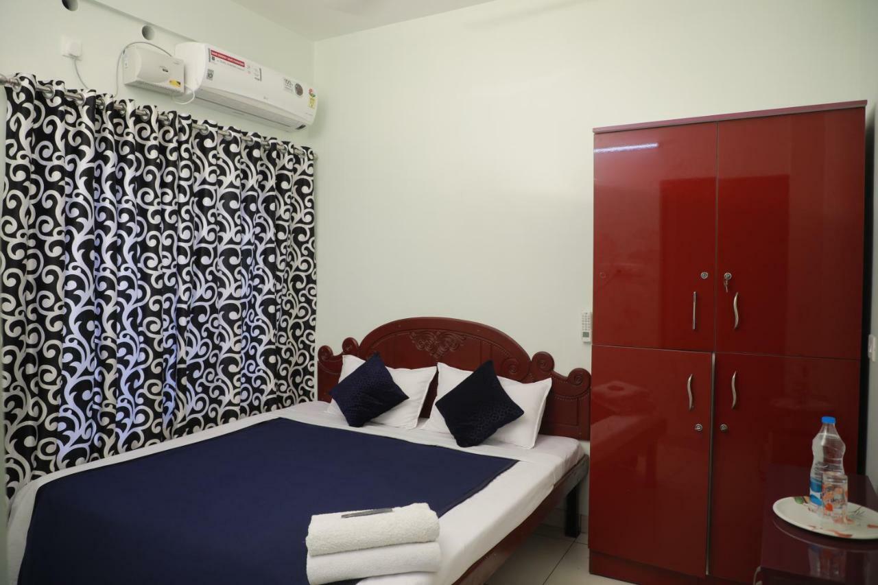 Pavithram Residency Bed & Breakfast Колам Екстериор снимка
