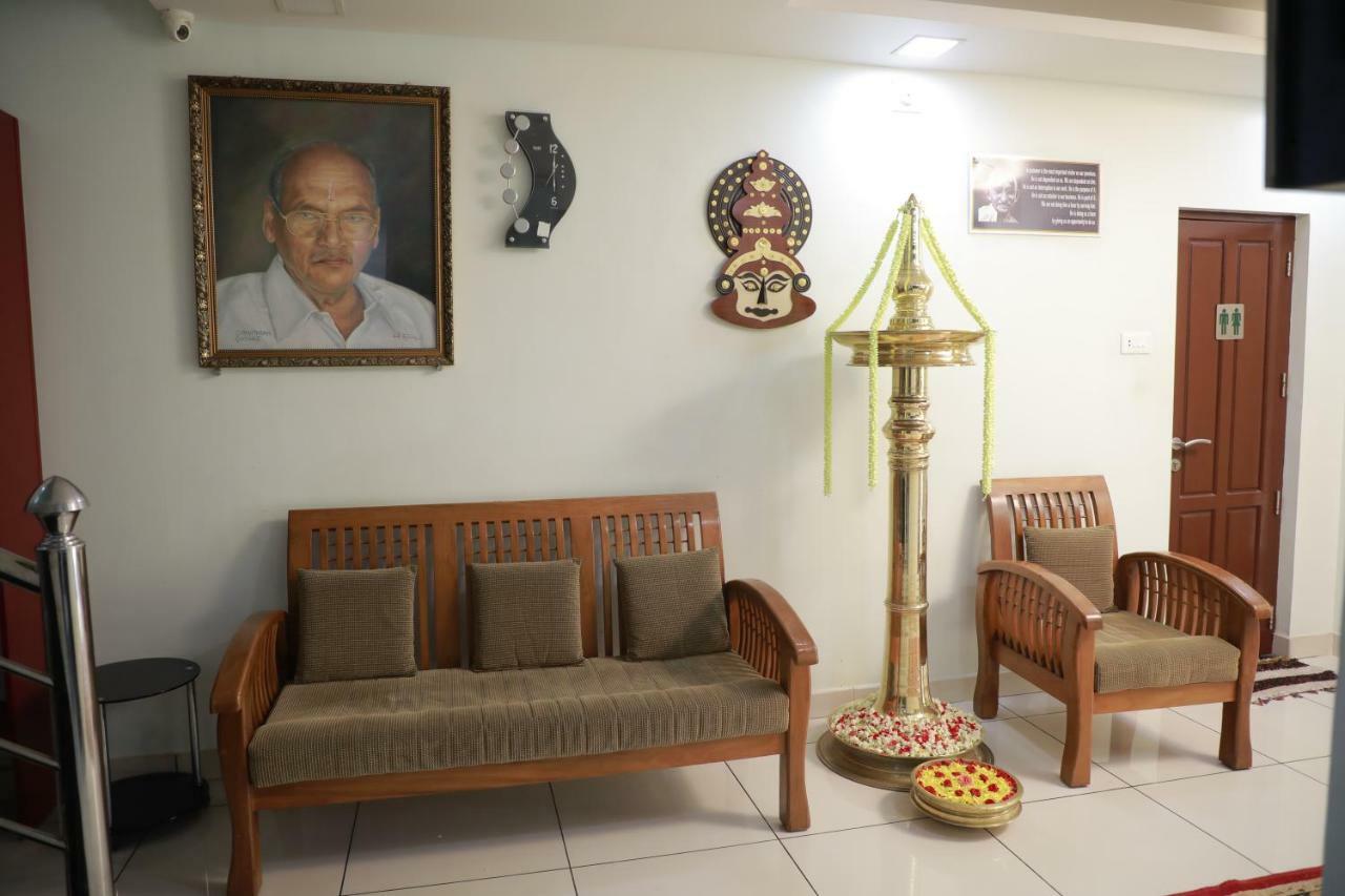 Pavithram Residency Bed & Breakfast Колам Екстериор снимка