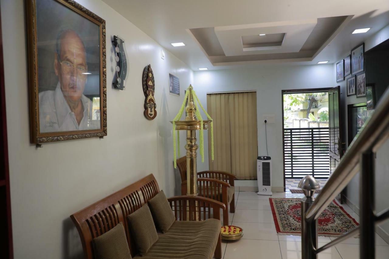 Pavithram Residency Bed & Breakfast Колам Екстериор снимка
