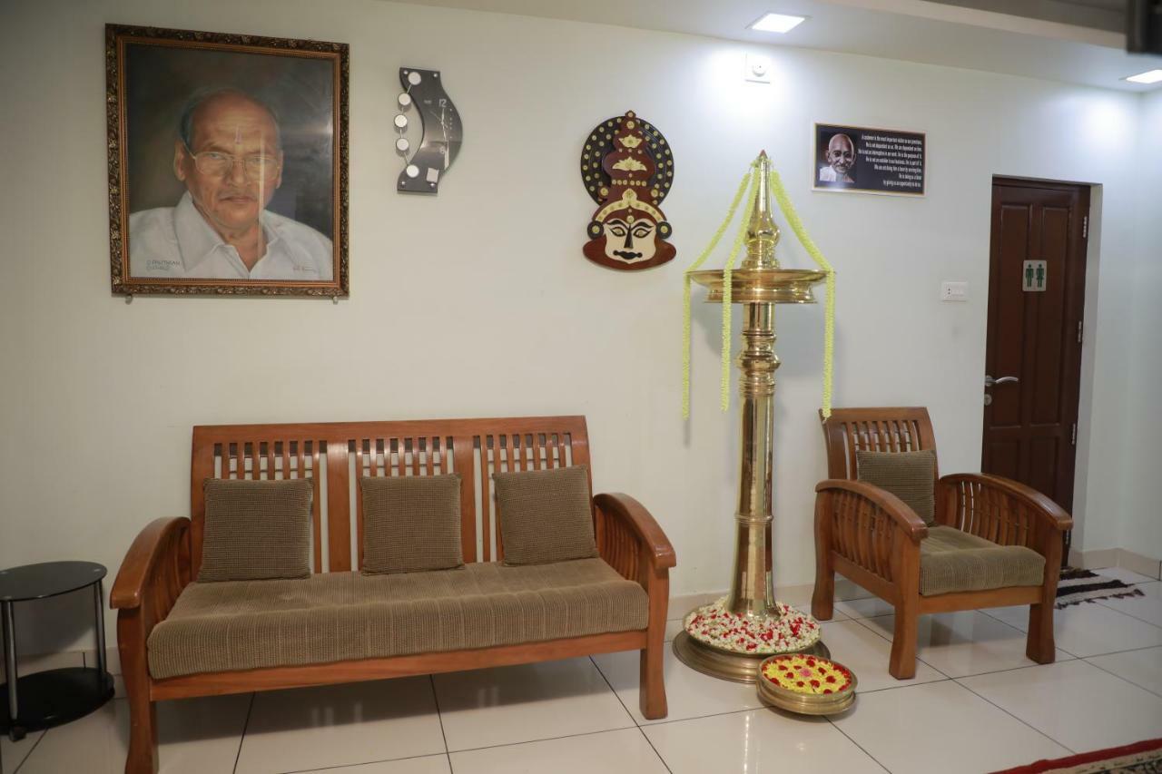 Pavithram Residency Bed & Breakfast Колам Екстериор снимка