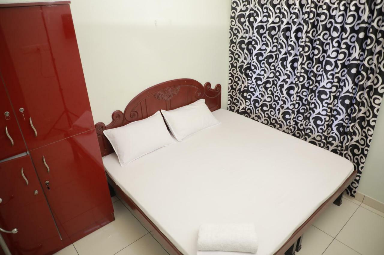 Pavithram Residency Bed & Breakfast Колам Екстериор снимка
