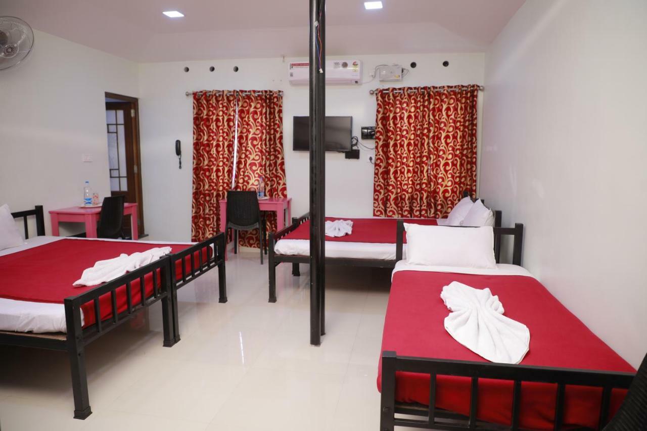 Pavithram Residency Bed & Breakfast Колам Екстериор снимка