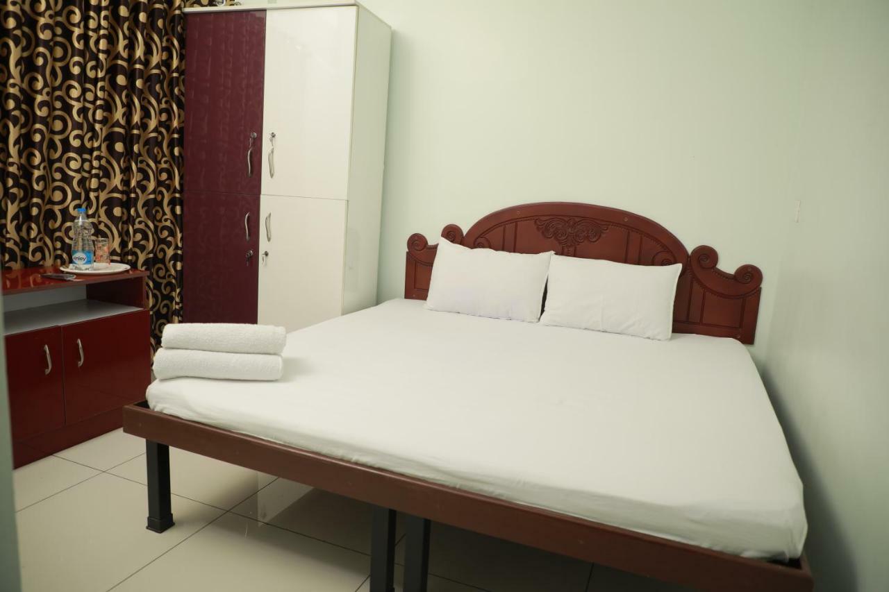 Pavithram Residency Bed & Breakfast Колам Екстериор снимка