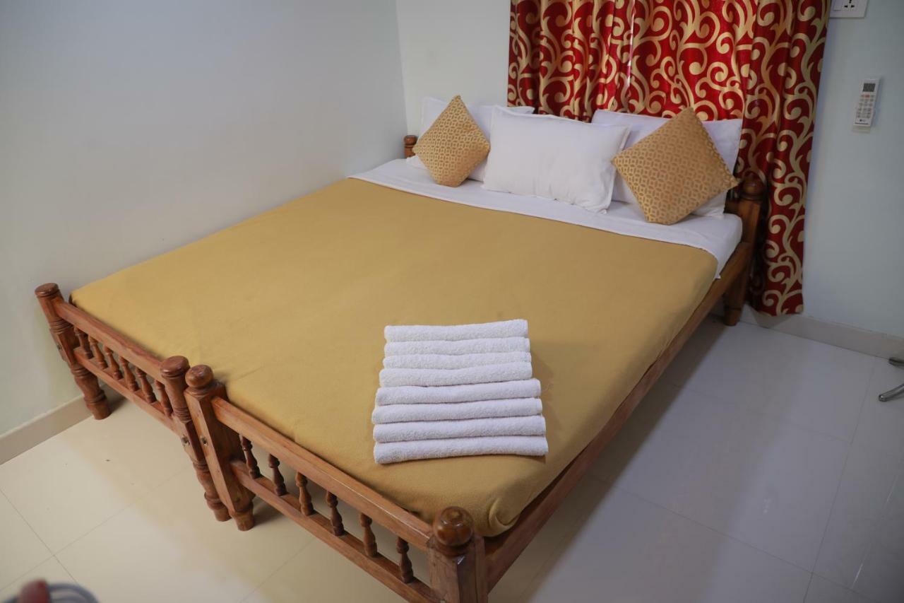 Pavithram Residency Bed & Breakfast Колам Екстериор снимка