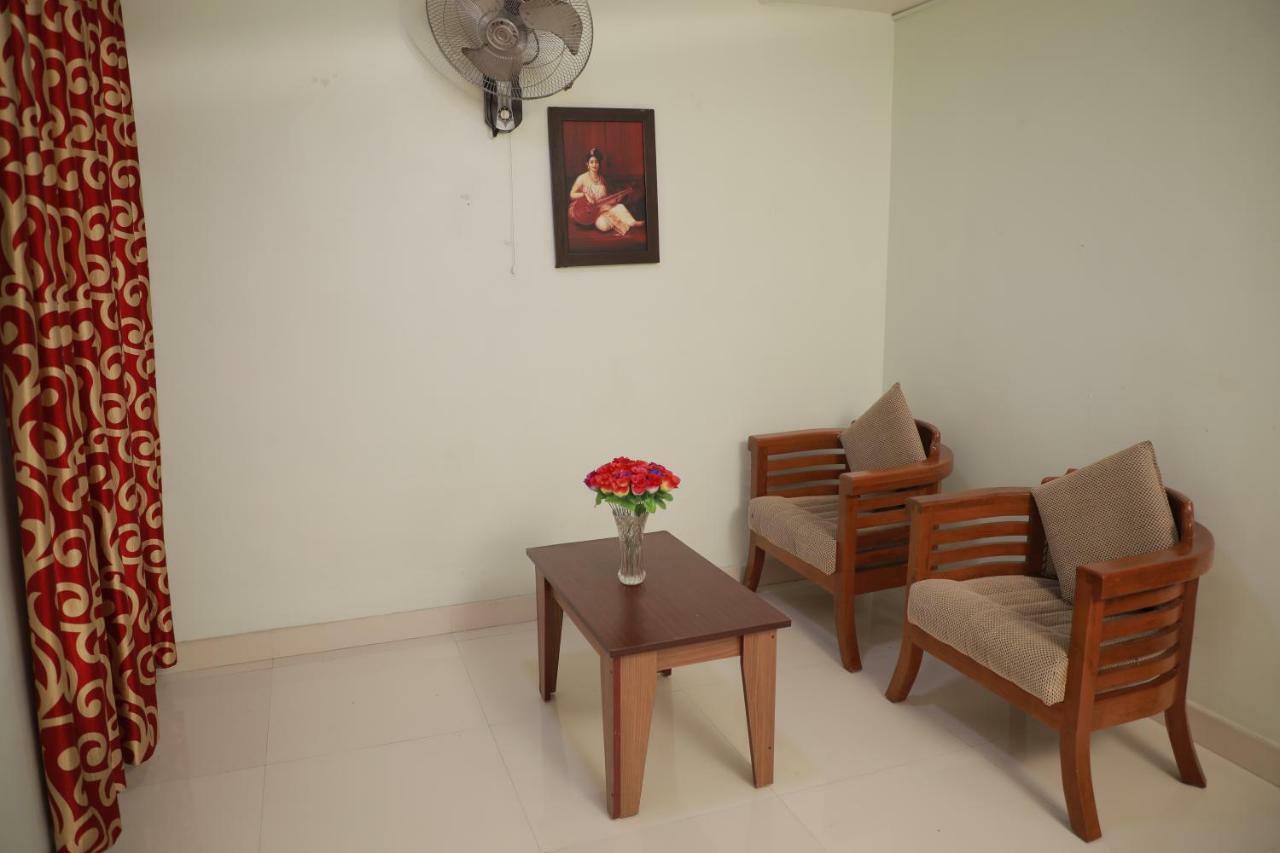 Pavithram Residency Bed & Breakfast Колам Екстериор снимка