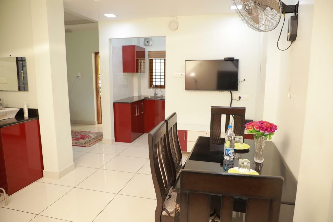 Pavithram Residency Bed & Breakfast Колам Екстериор снимка