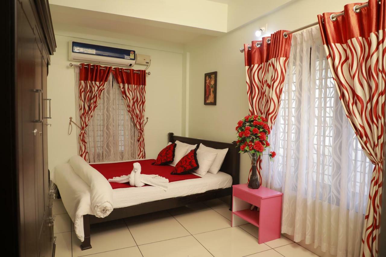 Pavithram Residency Bed & Breakfast Колам Екстериор снимка